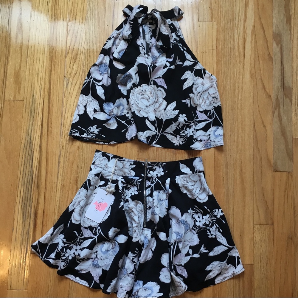 Two piece set - Picture 2 of 6